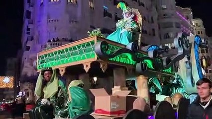 El rei Baltassar arriba a la plaça de l'Ajuntament de València