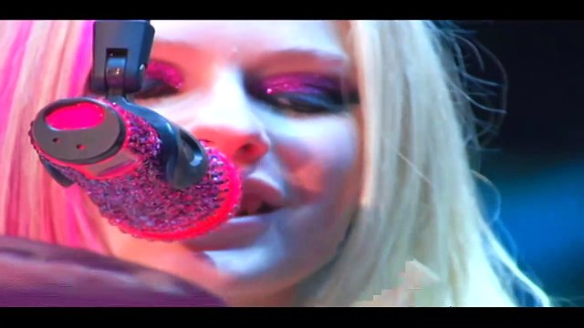 AVRIL LAVIGNE — Avril On Drums