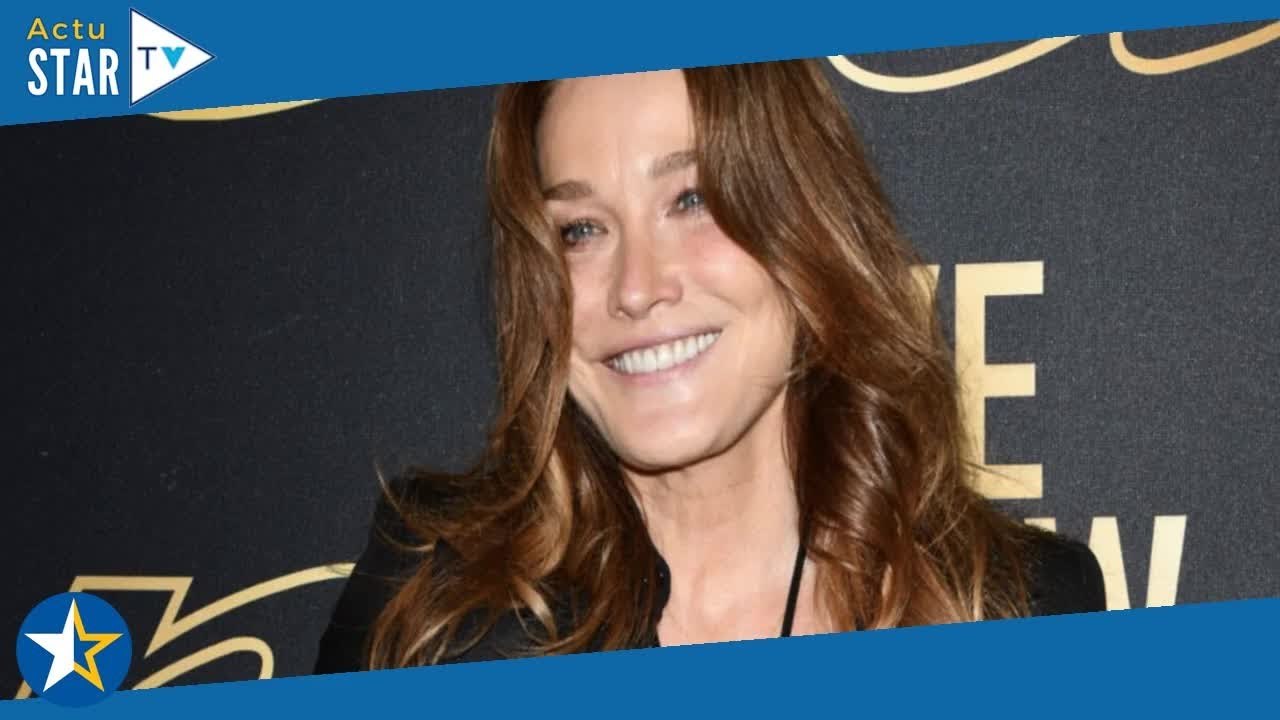 "Je suis très vite arrivée au tabac, vers 14 ans" : Carla Bruni évoque ses "addictions" depuis son a