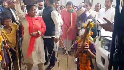 Cherchera 2023: छत्तीसगढ़ के पीसीसी चीफ घर-घर जाकर मांग रहे अनाज, जानिए क्या है वजह, देखें VIDEO