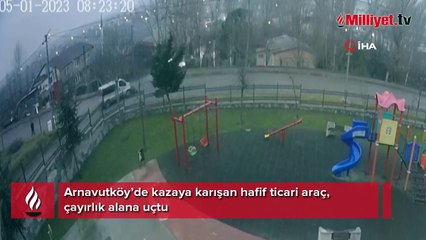 Arnavutköy’de kazaya karışan hafif ticari araç, çayırlık alana uçtu