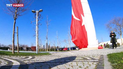 En büyük Türk bayrağı göndere böyle çekiliyor