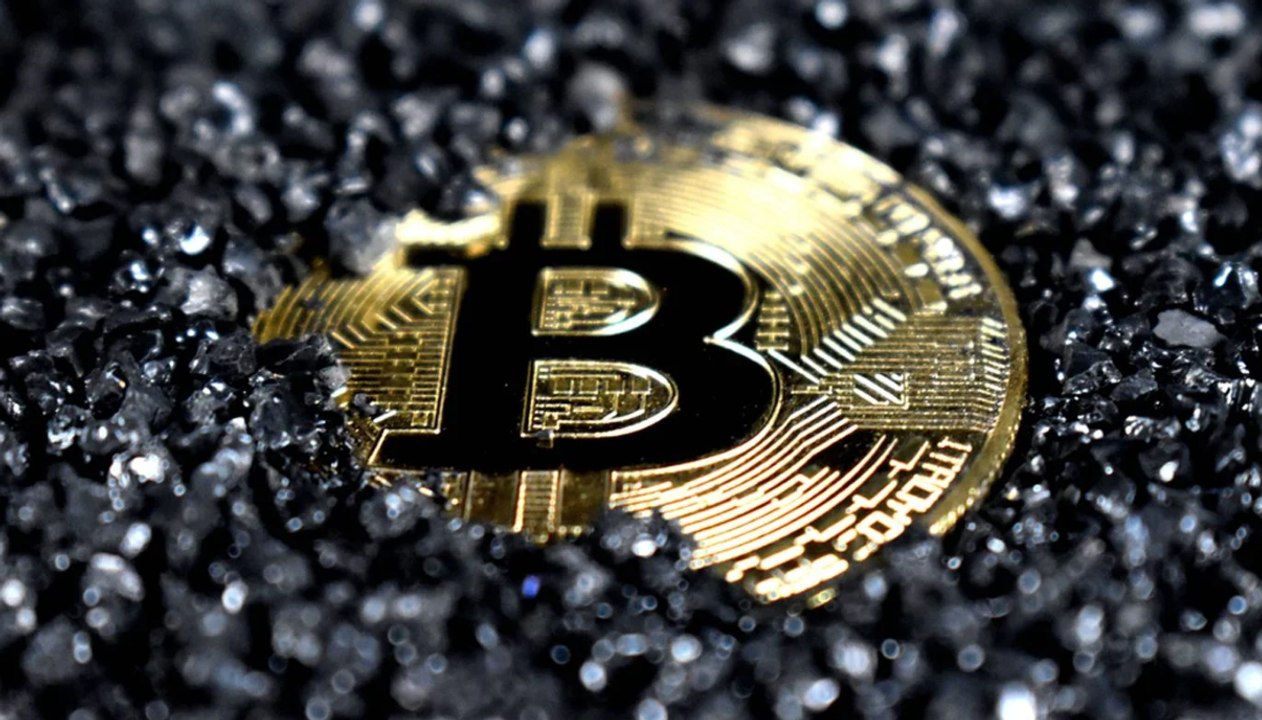 Depuis 8 ans, il cherche un « trésor » de bitcoins dans une décharge