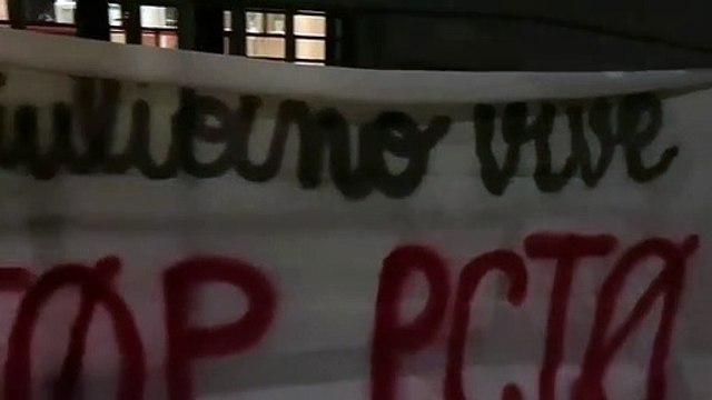 Milano, blitz degli studenti alla sede dell'Inail