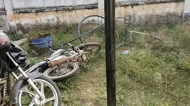 कबाड़ में तब्दील हो रहे हैं, पुलिस थानों में जब्त वाहन