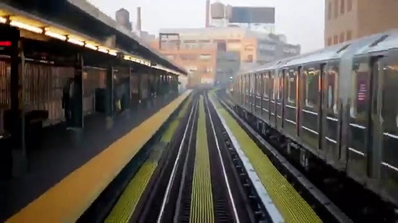 Mysteries at the Museum - Se18 - Ep07 - Jackie O. Saves Grand Central, Bouncing Bombs and Row Row Row Your Boat HD Watch