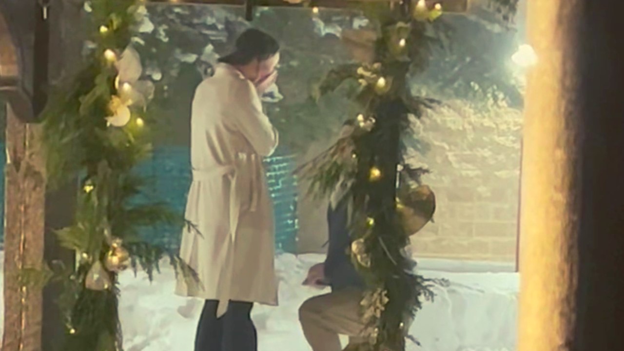Guy makes girlfriend's dream come true with magical proposal on New Year's Eve!