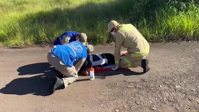 Ciclista fica ferido ao sofrer queda de bicicleta na marginal da PRc-467