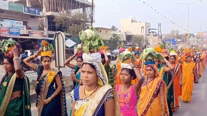 VIIDEO : पटेल मरार समाज  की  महिलाओं ने  सिर पर सब्जियां रख कर  निकली शोभायात्रा