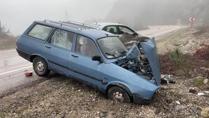 İki otomobilin çarpıştığı kazada 3 kişi yaralandı