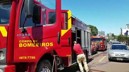 Celular esquecido em painel de carro provoca princípio de incêndio