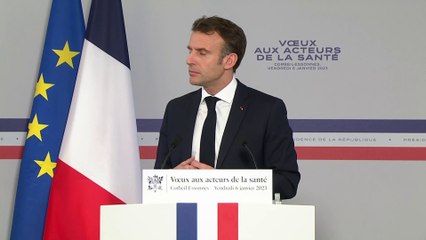 Emmanuel Macron veut à la tête des hôpitaux "un tandem administratif et médical"