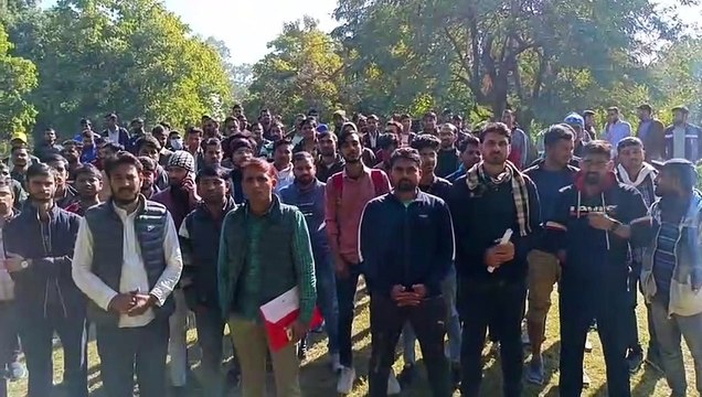 बेरोजगार युवाओं ने किया पंचायती राज मंत्री रमेश मीणा के घर का घेराव