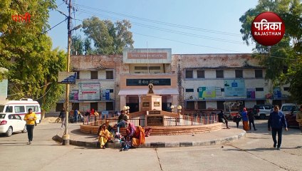 VIDEO : अस्पताल में अचानक टूटी फर्श की टाइल्स, मची अफरा-तफरी