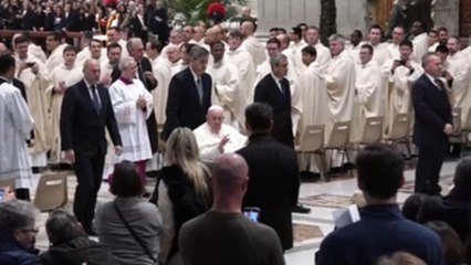 El papa alerta contra la "sedación" del consumismo en la misa de Reyes Magos