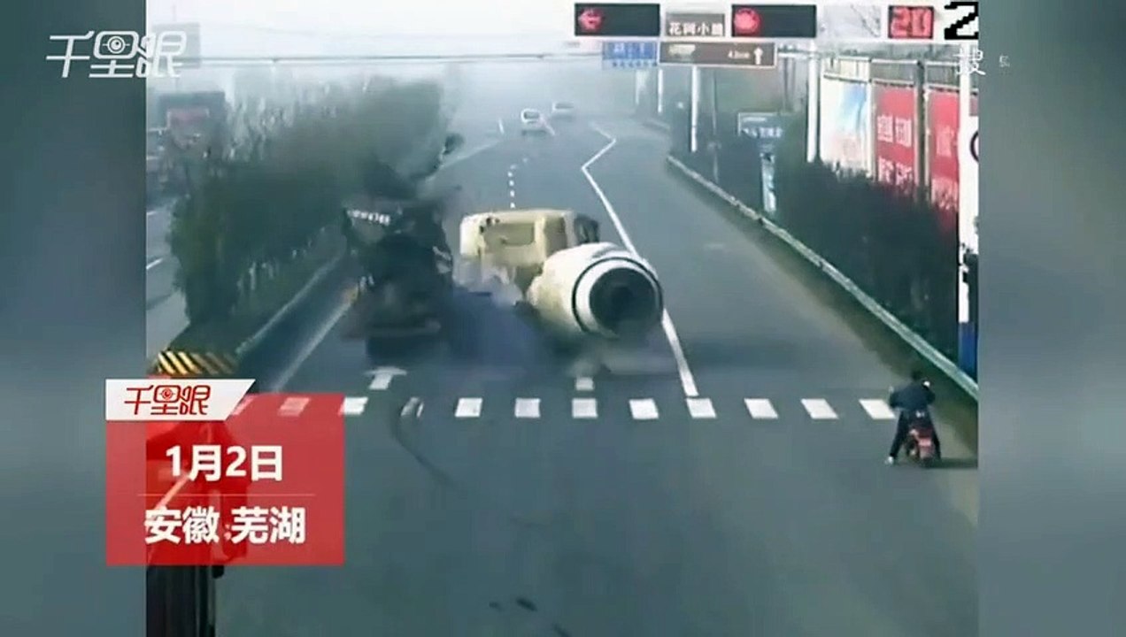 Très bon réflexe de ce conducteur de camion à ciment qui évite le pire