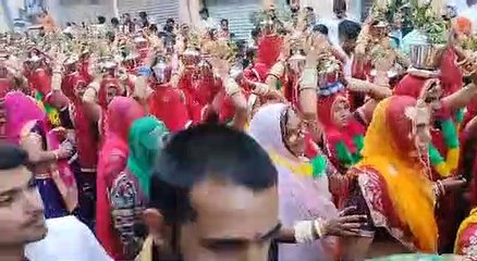 शोभायात्रा में उमड़े श्रध्दालु
