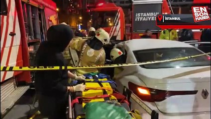 Zeytinburnu'nda tramvayın otomobile çarptığı kaza anı