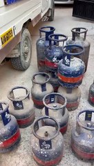 घरेलू सिलेण्डरों से कॉमर्शियल में अवैध रिफिलिंग, 49 सिलेण्डर जब्त