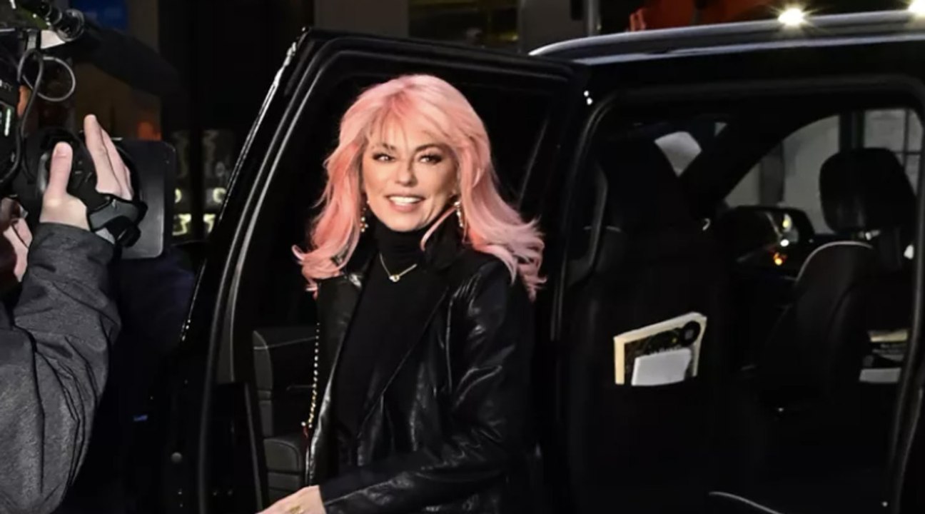 Shania Twain Was "Petrified" Posing Topless, but Says It Was "Empowering"