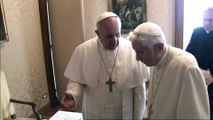Vaticano: una guerra civile divide la Chiesa, il Papa è solo