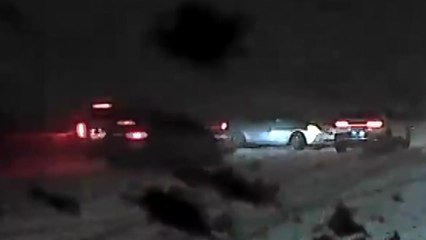 눈길에 미끄러져 '쾅'...아파트 단지서 정전 / YTN