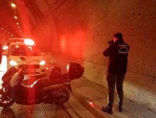 Beyoğlu'nda tünel içinde motosikletin kontrolünü kaybederek duvara çarpan sürücü hayatını kaybetti