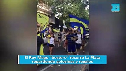 El Rey Mago "bostero" recorre La Plata repartiendo golosinas y regalos