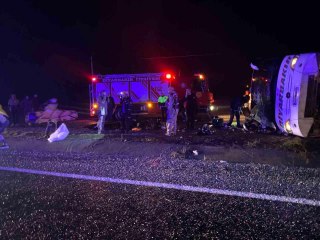 Diyarbakır'da yolcu otobüsü devrildi: 1'i bebek 5 ölü, 23 yaralı