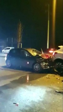 Duble yolda karşıya geçerken otomobil çarpan genç yaşamını yitirdi