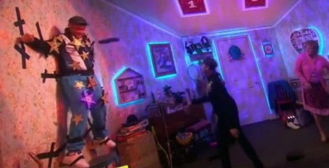 All Round to Mrs Brown's S02 E04