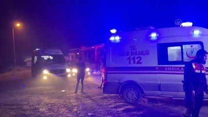 Kamyonun istinat duvarına çarpması sonucu 2 kişi yaralandı
