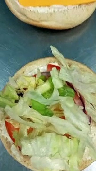 Hamburger #foodlover  #foodies #foodie #food #2022 #france #humburger #hamburgers #hamburgersteak #hamburgersauce #cheeseburger #cheeseburgers  #cheese #cheeselover (7)