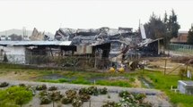 En completas ruinas; así quedó la fábrica de colchones que se incendió en la calle 80
