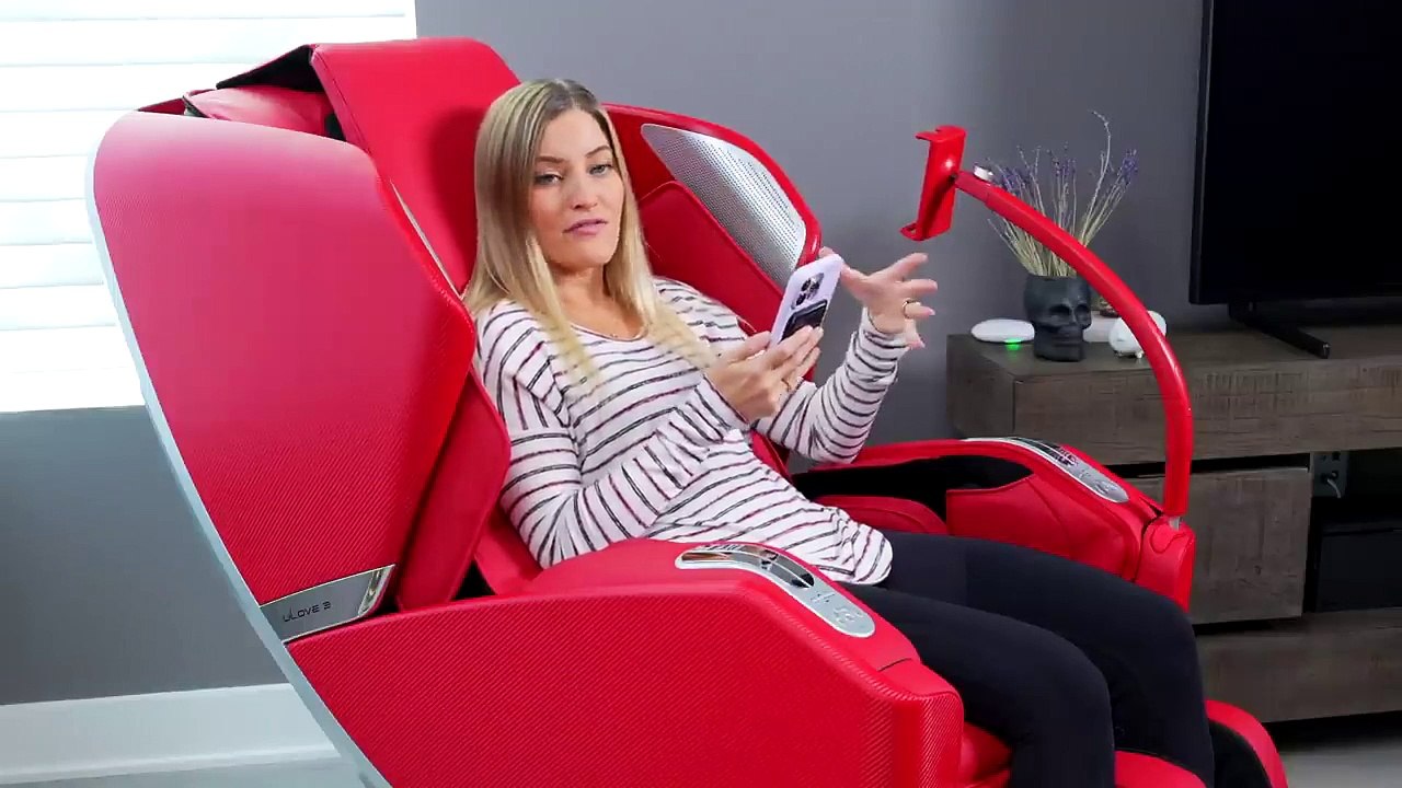 A chair from the FUTURE! OSIM uLove 3 Well-Bein...