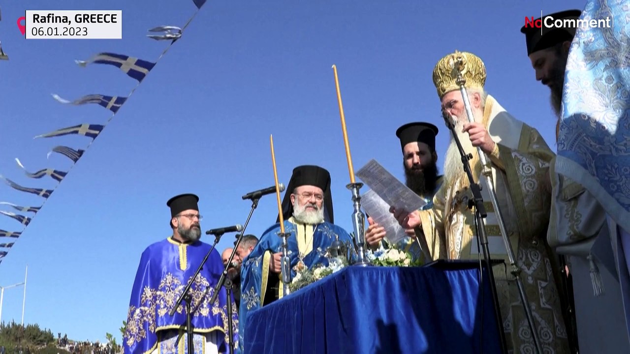 Rotwein und Tänze im Wasser: Traditionen zum Dreikönigstag