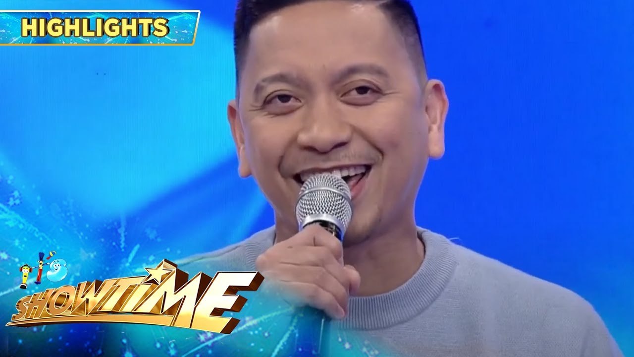 Jhong congratulates Anne on her award | It's Showtime