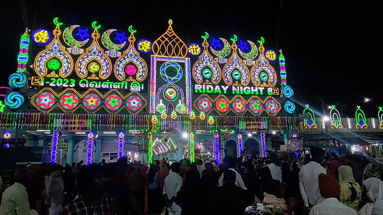 நாகூர் தர்காவில் கந்தூரி விழா நிறைவு பெற்று கொடி இறக்கம்