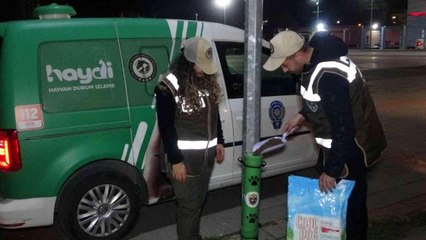 Uşak polisi yeni yılda da sokak hayvanlarını unutmadı