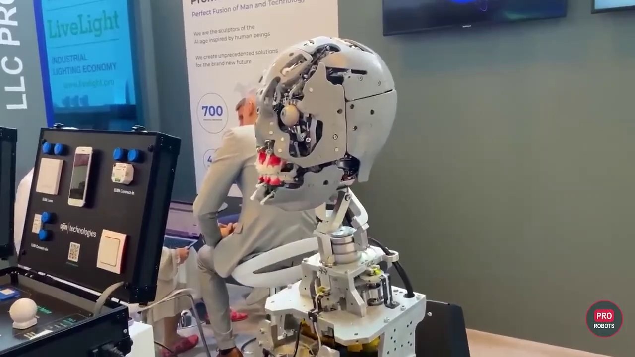 GITEX 2022 - The largest exhibition of robots, technology and artificial intelligence in Dubai