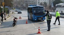Kadıköy’de minibüse yolcu gibi binen polisten şoförlere ceza