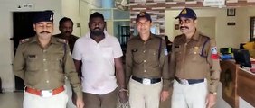 Lalbagh police arrested the third accused who looted cash from the liquor merchant's office with a reward of 5 thousand from Andhra Pradesh