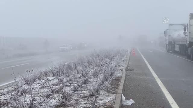 Kırşehir'de 12 aracın karıştığı kazada 2 kişi öldü, 12 kişi yaralandı