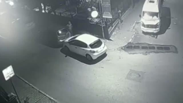 Maltepe'de iki otomobilin camlarını kırarak hırsızlık yapan zanlı tutuklandı