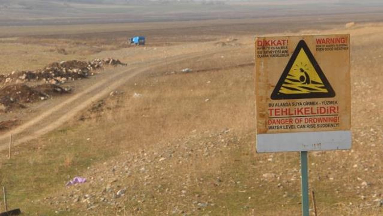 Türkiye'de yaşanan kuraklığın en net fotoğrafı! Uyarı yazısı var, su yok