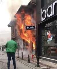 İŞ YERİ YANGININDA 3 TARİHİ BİNA ZARAR GÖRDÜ