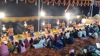 महाआरती में जुटे सैकड़ों शहरवासी, लगे जयकारे