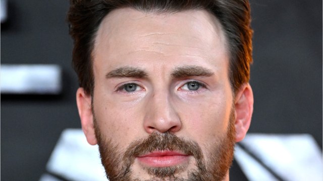VOICI : Chris Evans en couple : il officialise avec Alba Baptista, les réactions des internautes sont hilarantes !