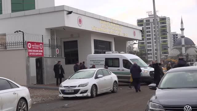 Diyarbakır'da yolcu otobüsünün devrilmesi sonucu 5 kişi öldü, 23 kişi yaralandı