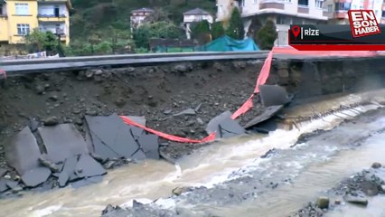 Rize'de yolun dere yatağına çökmesi kamerada